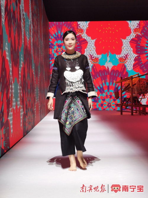 傳統(tǒng)與新潮 壯族三月三 民族服飾展秀在邕精彩上演